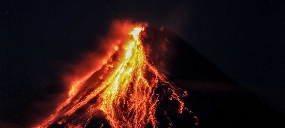 Mayon Volcano records 4 volcanic earthquakes, 307 rockfall events