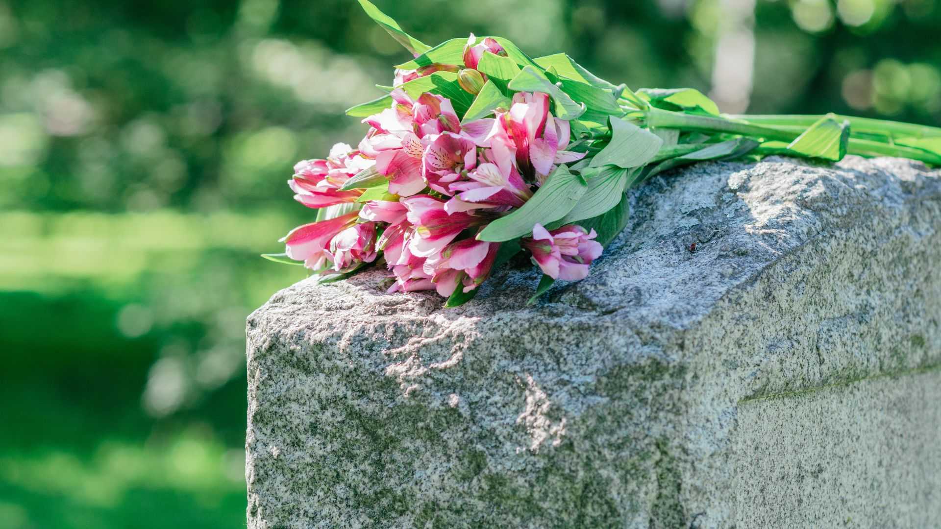 Parents put nametag for kids ahead cemetery visit for Undas season