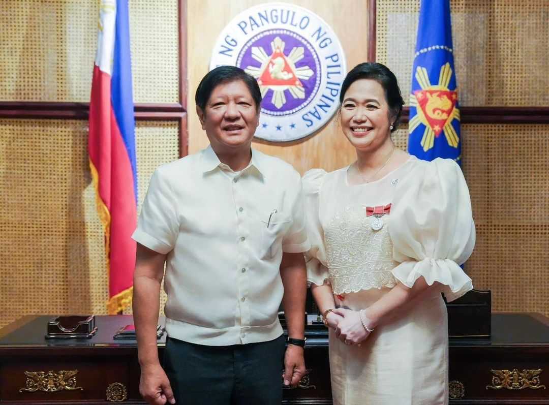 LOOK: PBBM lauds UK-based Pinay nurse for pandemic work