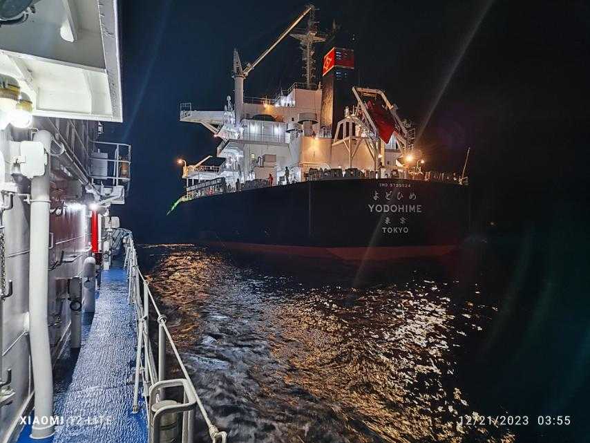 PCG rescues Filipino bulk carrier crew in Eastern Samar