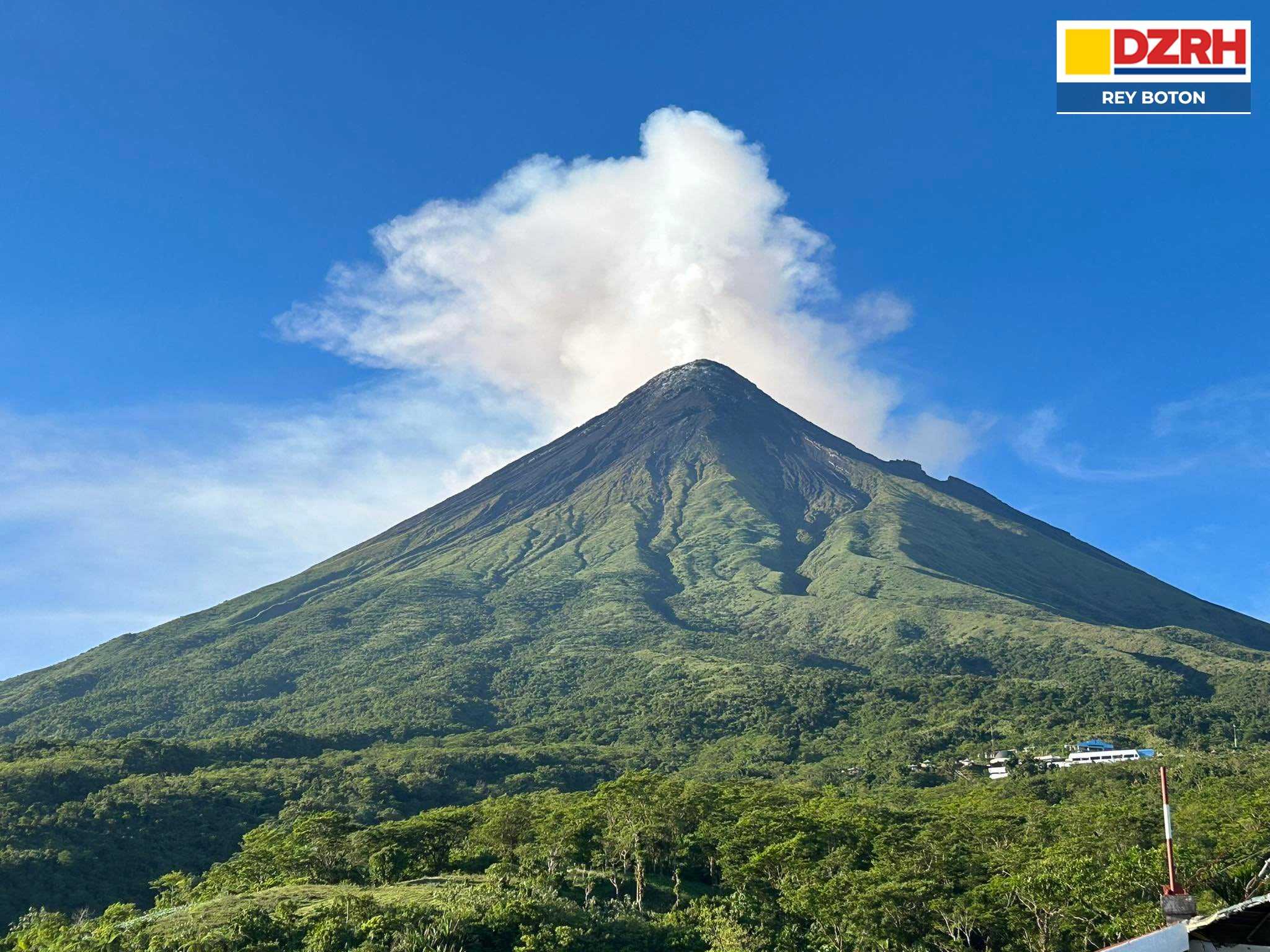 Phivolcs: 75 quakes, 140 rockfalls observed at Mayon Volcano