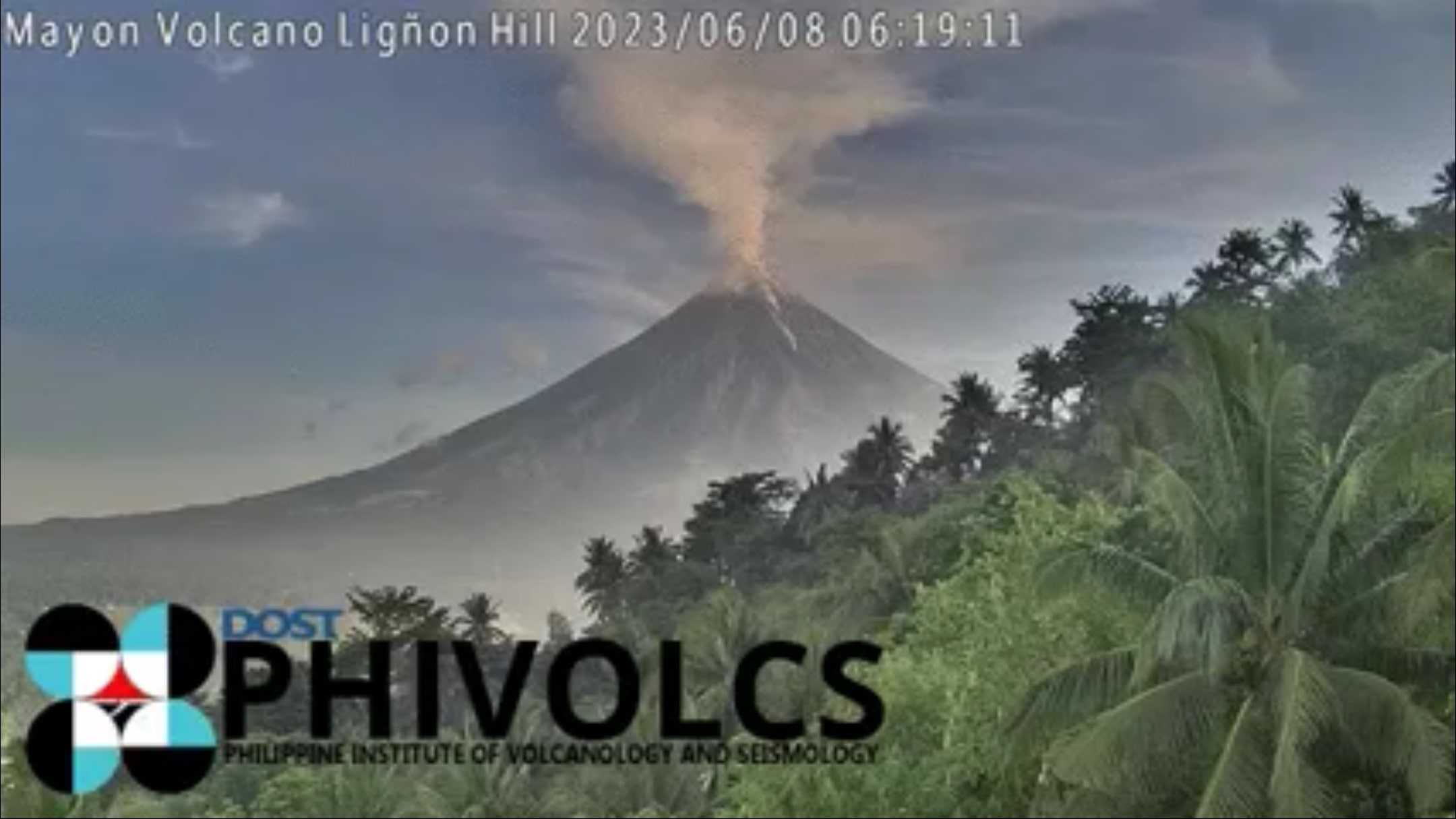 Phivolcs continues to observe rockfalls, longer lava flow in Mayon Volcano