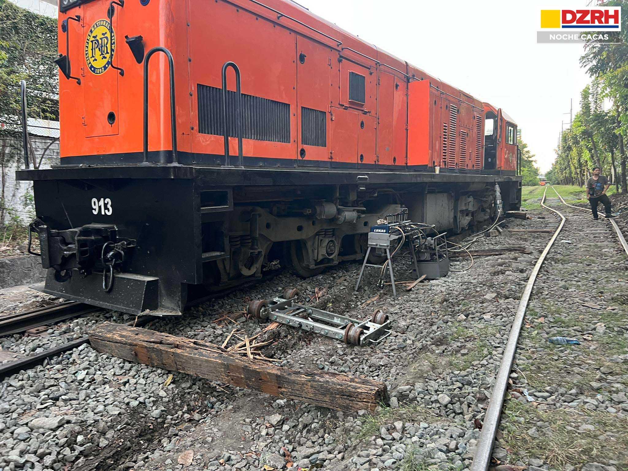 Rerailing ops for derailed PNR train in Makati still ongoing