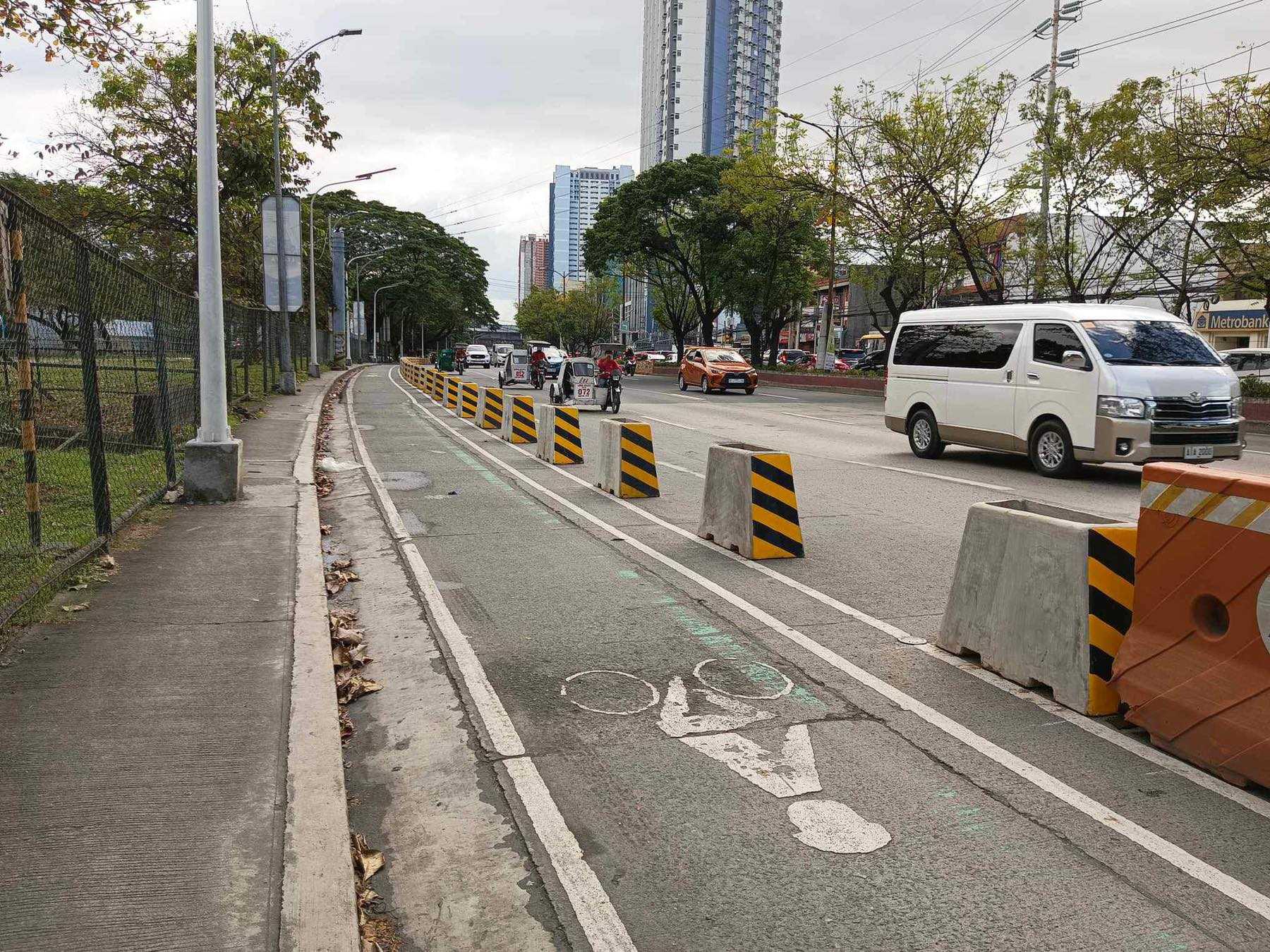 QC LGU places 80 plant box barriers for bikers’ safety