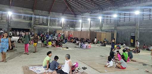 Residents begin to return home after Philippine quake kills one