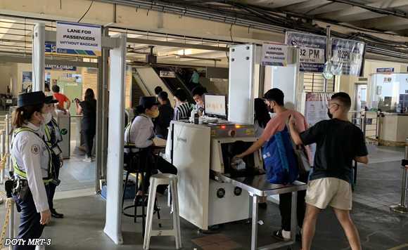 Senior citizen arrested for trying to bring gun inside MRT-3