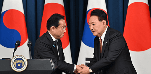 South Korea's Yoon praises Japan's Kishida for his efforts to mend ties