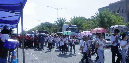 Students from various schools await heroes' parade for PH Olympians