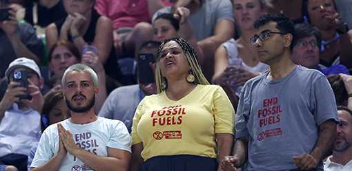 Tennis-Climate protesters halt US Open semi-finals