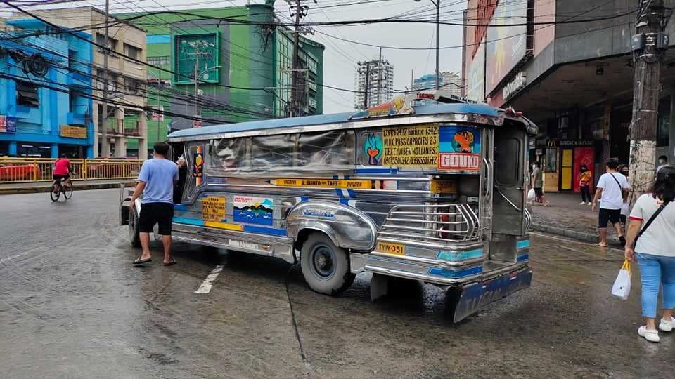 Transport group opposes PUV modernization program; LTFRB discusses jeepney phase out today