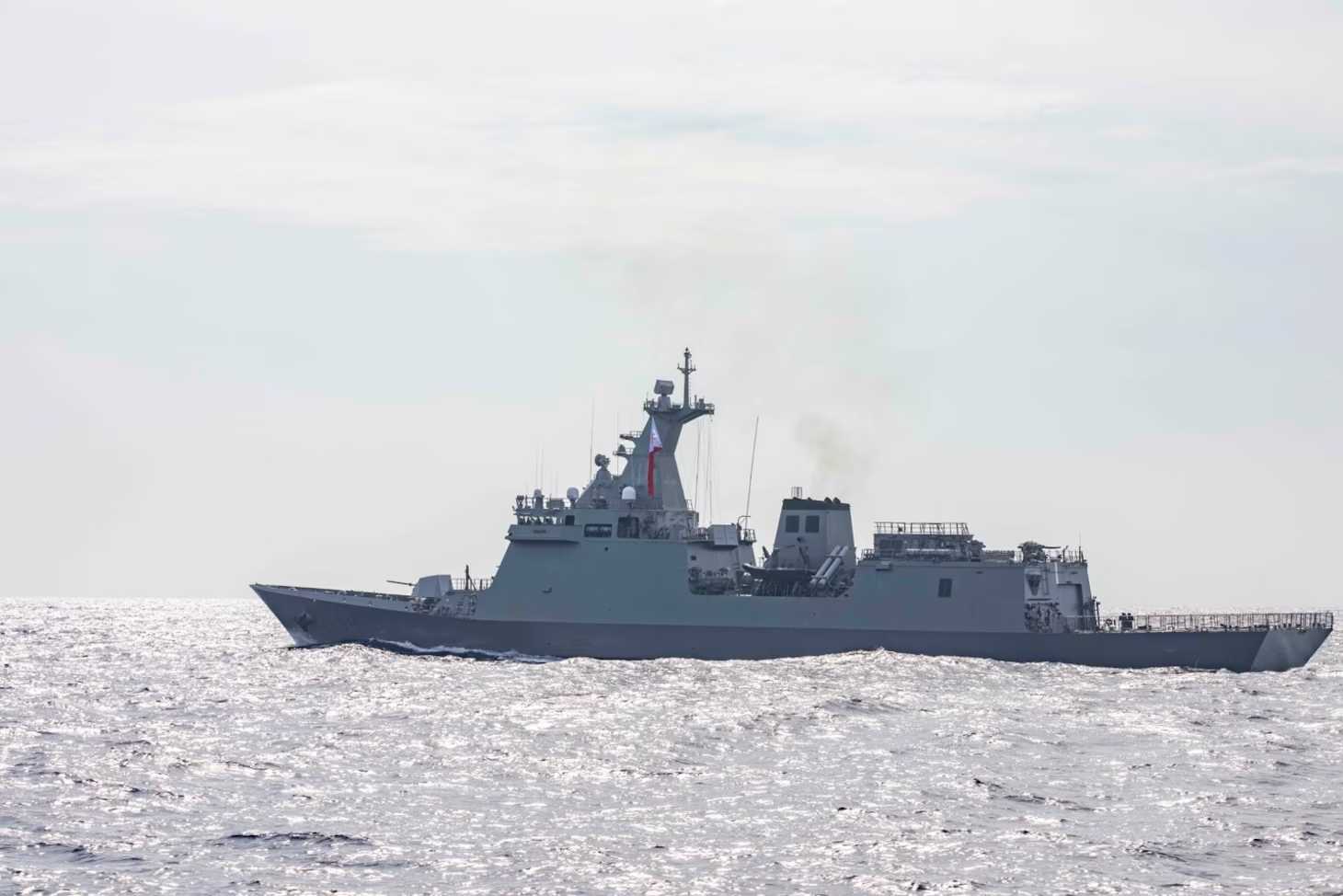 US, PH Navy ship conduct bilateral sail to enhance interoperability