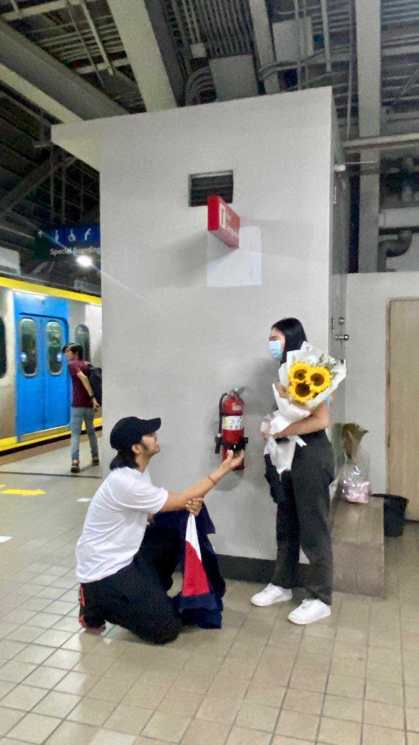 Wedding proposal in LRT-1 station goes viral