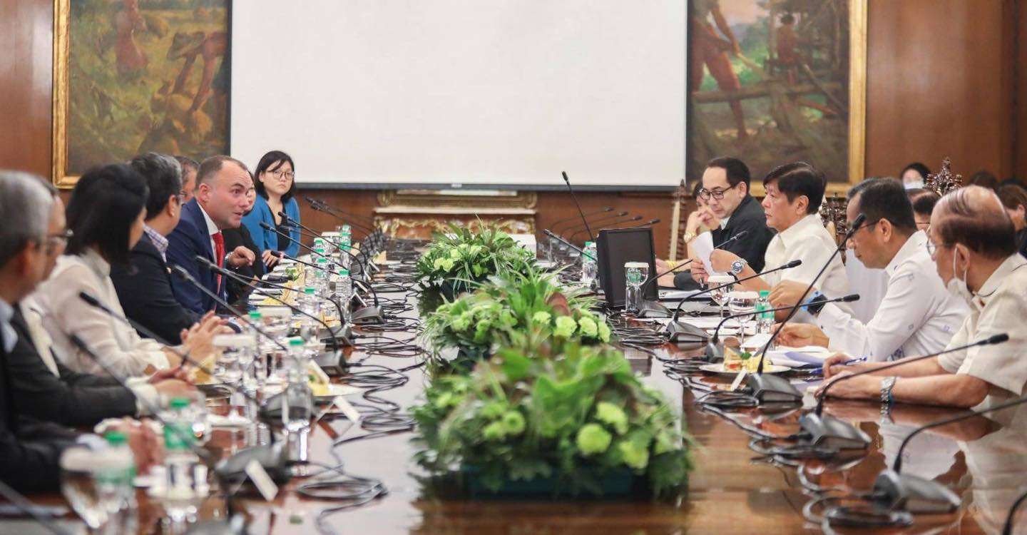 Prez Marcos meets with food manufacturers to address sugar shortage