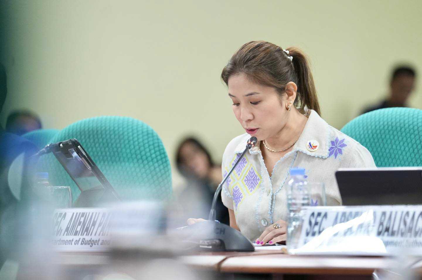 DBM grants earlier release of gov't workers year-end bonus, cash gift