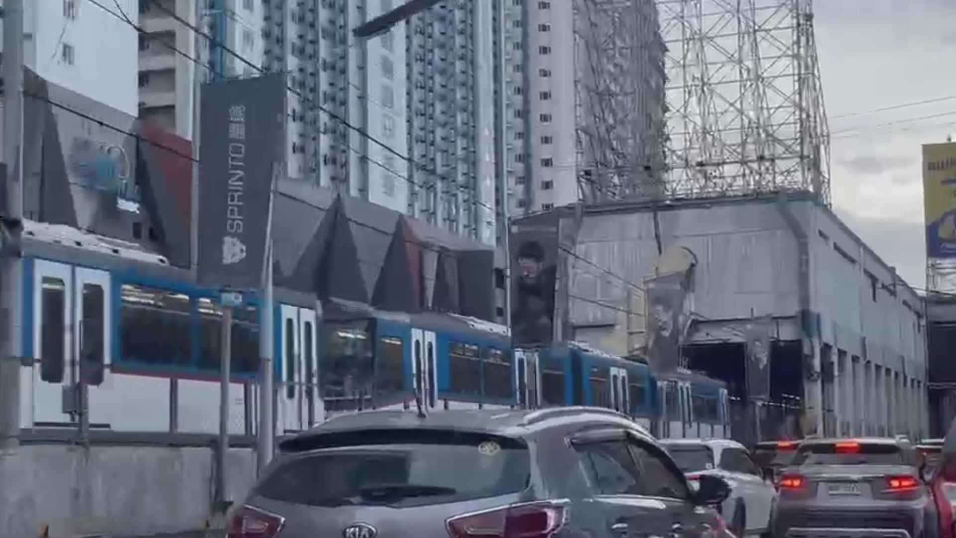 MMDA, DOTr eye extending public transport operating hours this December