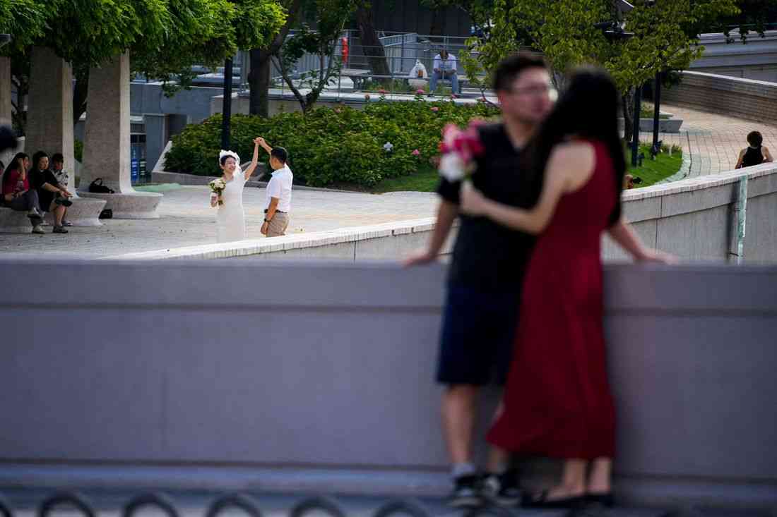 Cash vouchers for newlyweds as China tries to boost marriages
