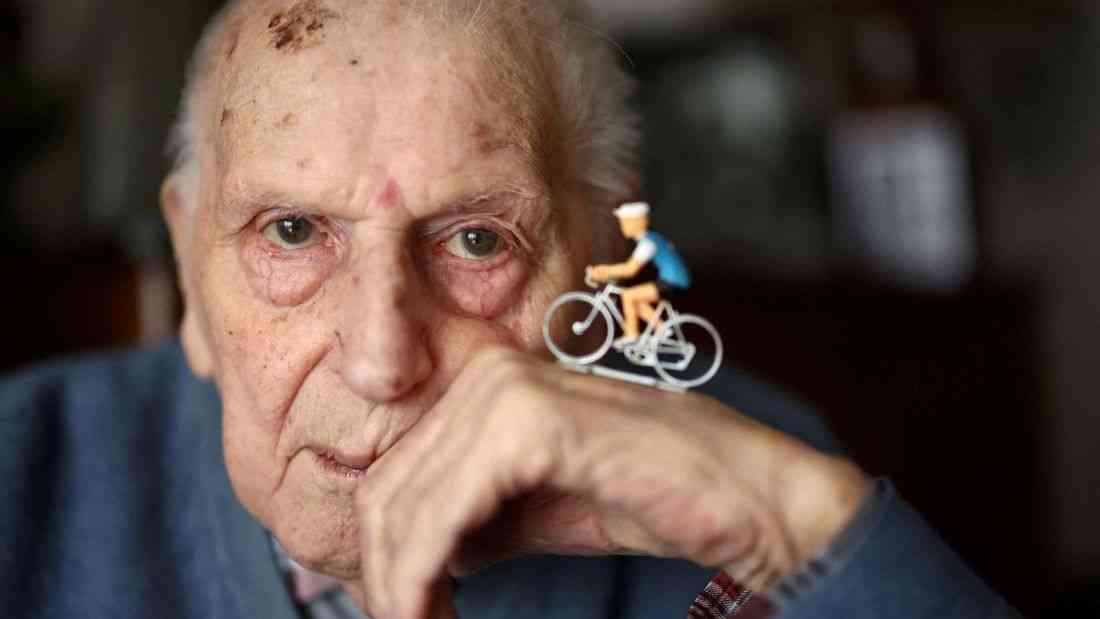 Olympics-World's oldest living gold medallist Charles Coste dies at 101