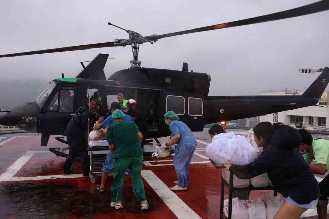 Thailand airlifts patients, rushes supplies as floods in south kill 33