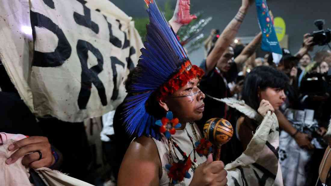 COP30 host Brazil urges unity as climate summit deadlocked over fossil fuels