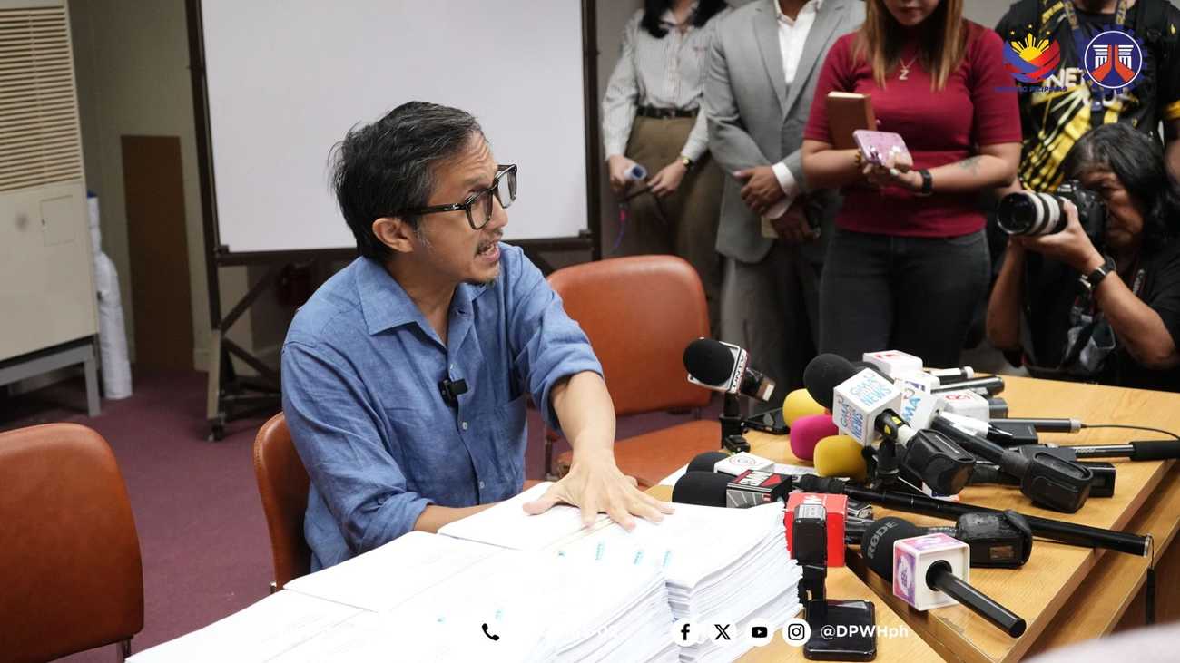 Dizon dismisses 3 ex-Bulacan 1st DE officials