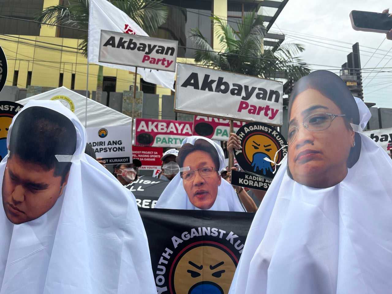 ‘Ghost hunting’: Youth groups protest vs. Discayas over flood control anomalies