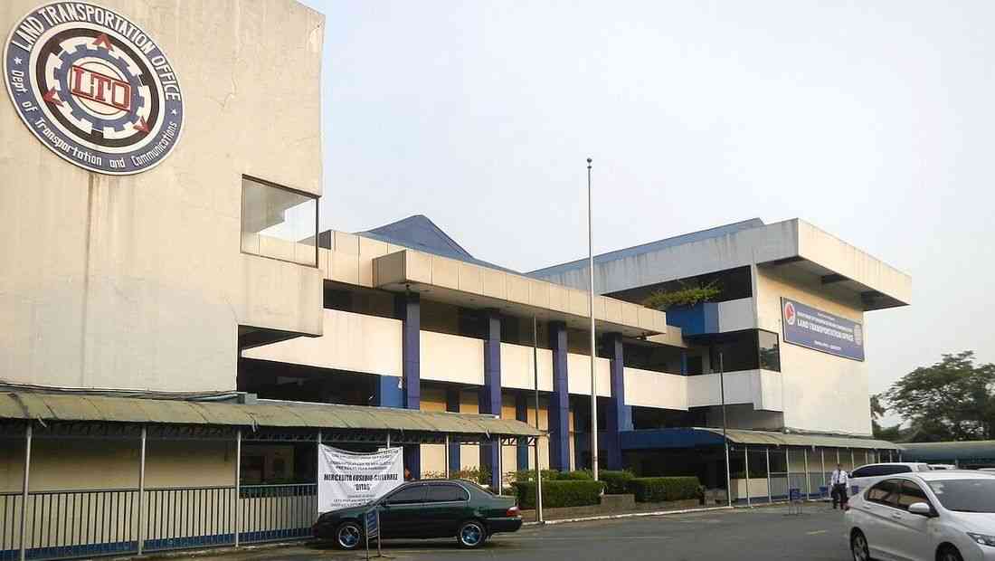 LTO chief orders reassignment of 2 regional directors amid corruption probe