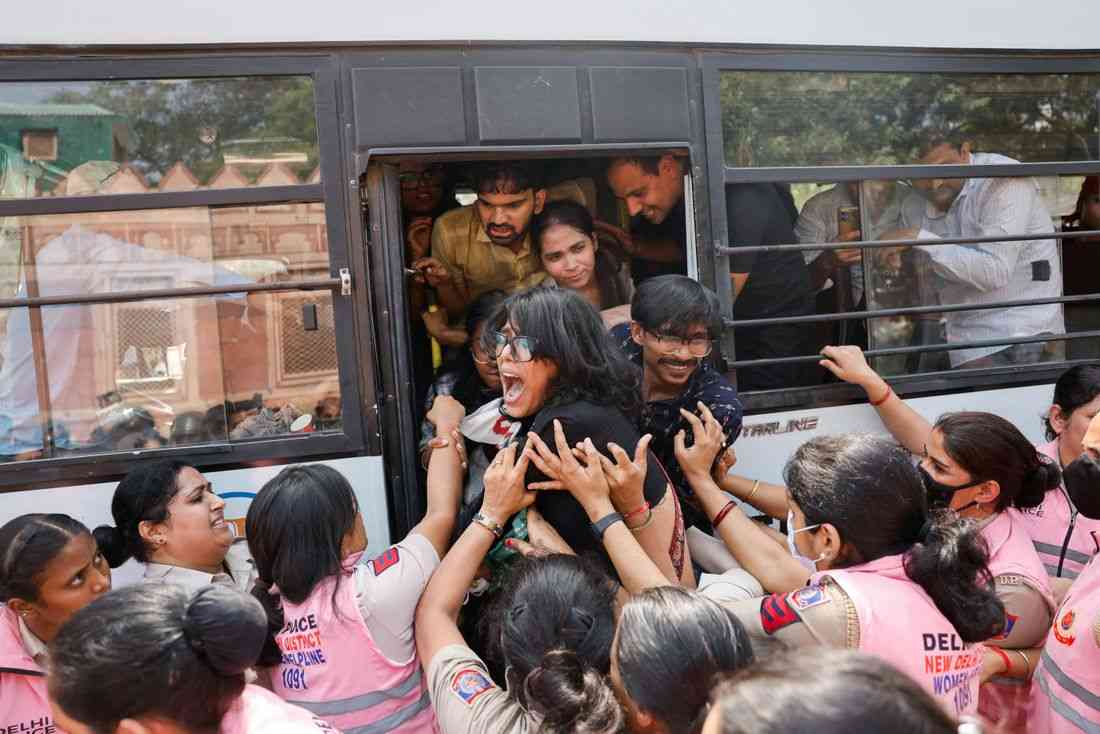 India detains thousands, locks down Delhi to foil election chief protest