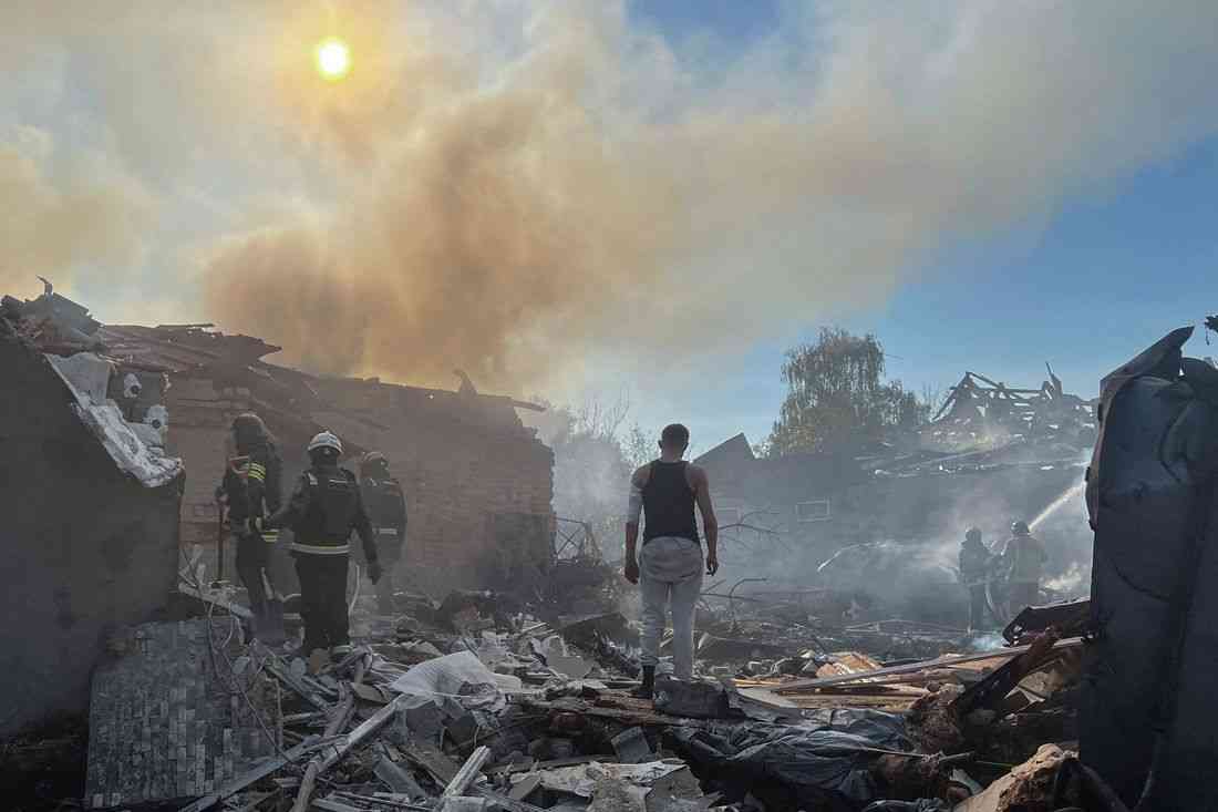 Russian attacks kill six people in two Ukrainian cities