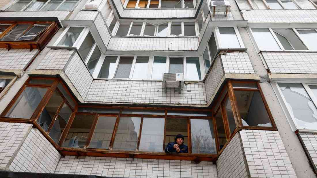 Russian air attack knocks out power, heat to thousands of Ukrainians