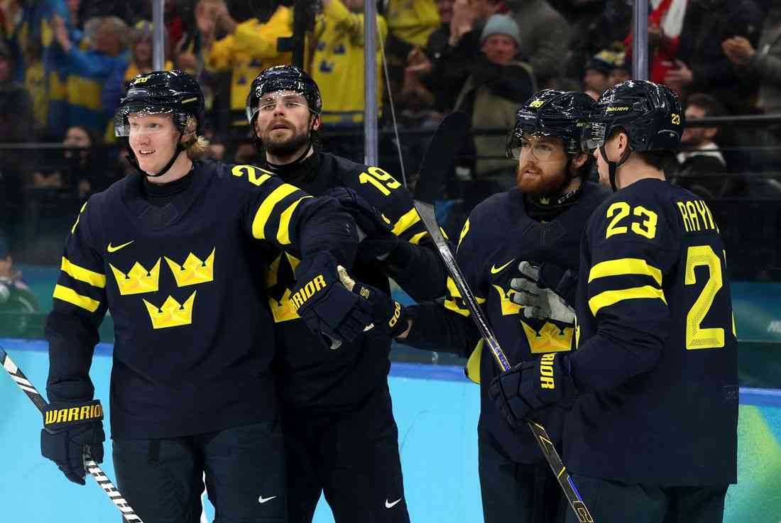 Olympics-Ice hockey-Defiant Sweden ready for blockbuster men's quarter-final with US