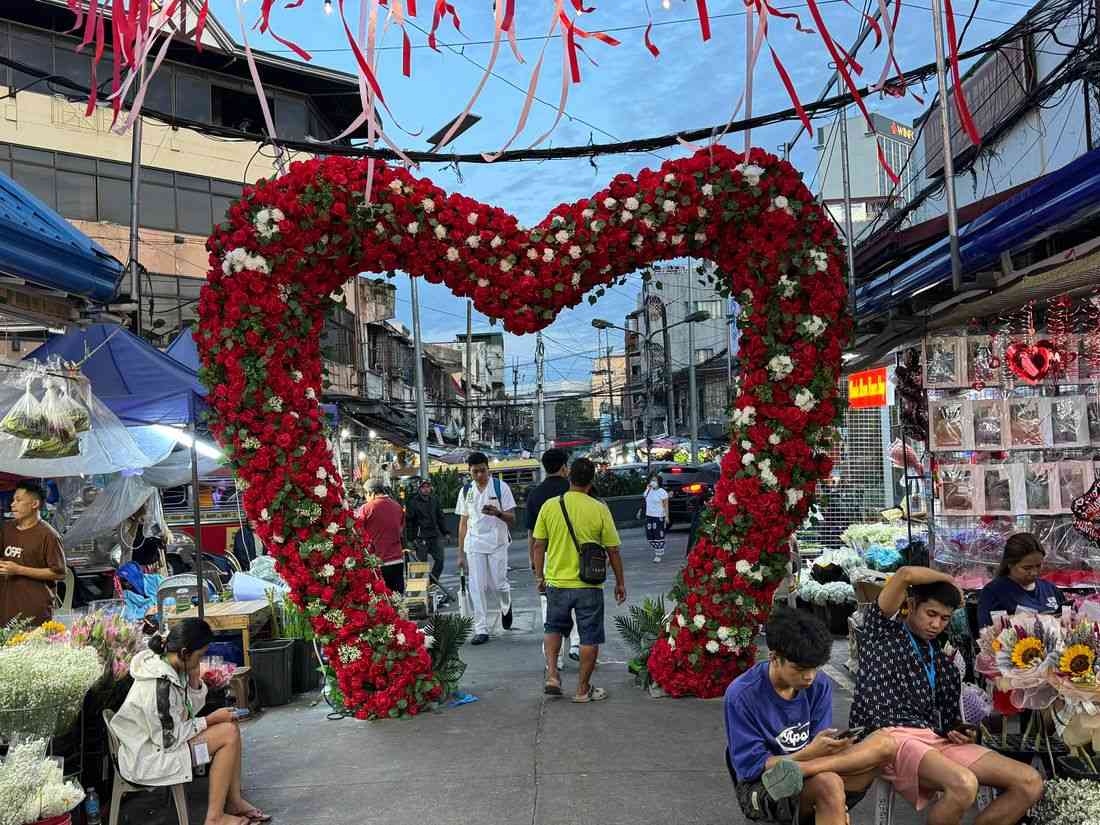 'Not just for two': Flower buyers flock to Dangwa for pre-Valentine's Day deals; singles celebrate self-love