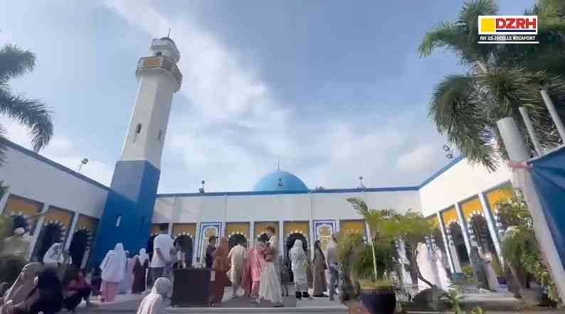 Start of Ramadan at Blue Mosque in Taguig City 'generally peaceful'; over 1,000 Muslims attend