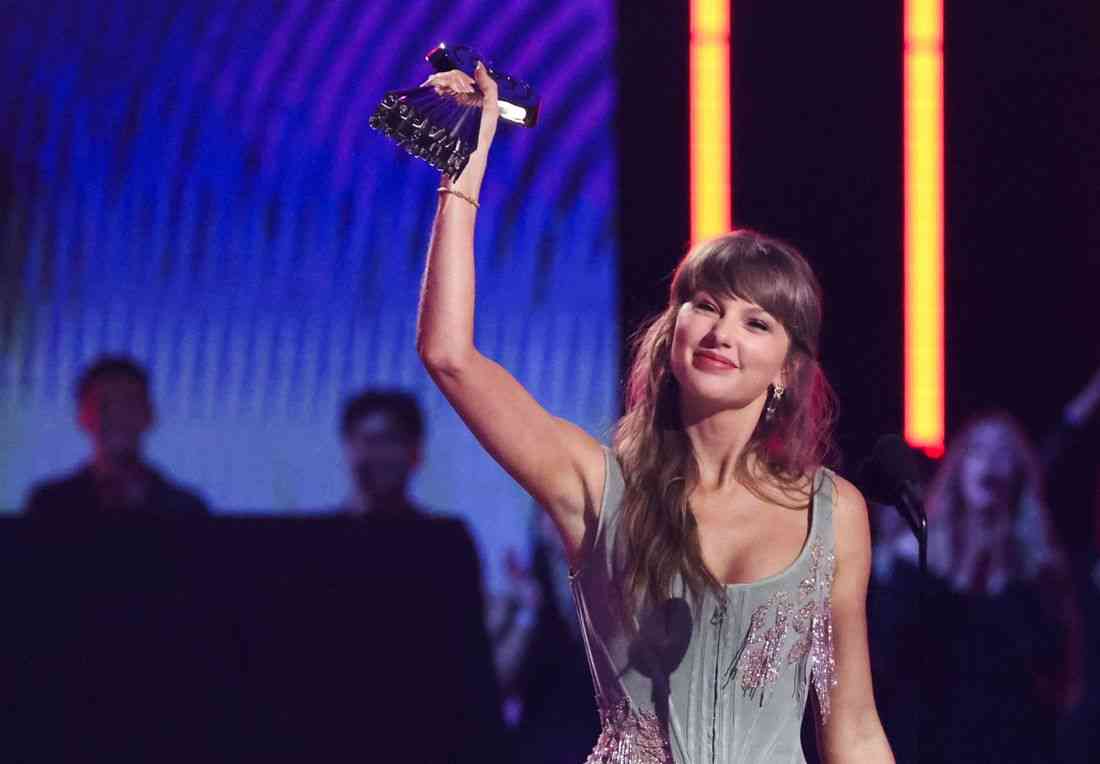 Taylor Swift and 'Showgirl' dominate iHeartRadio Music Awards