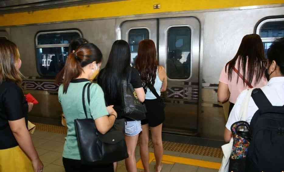 MRT-3, LRT-2 to offer free rides for women on March 8 for International Women’s Day
