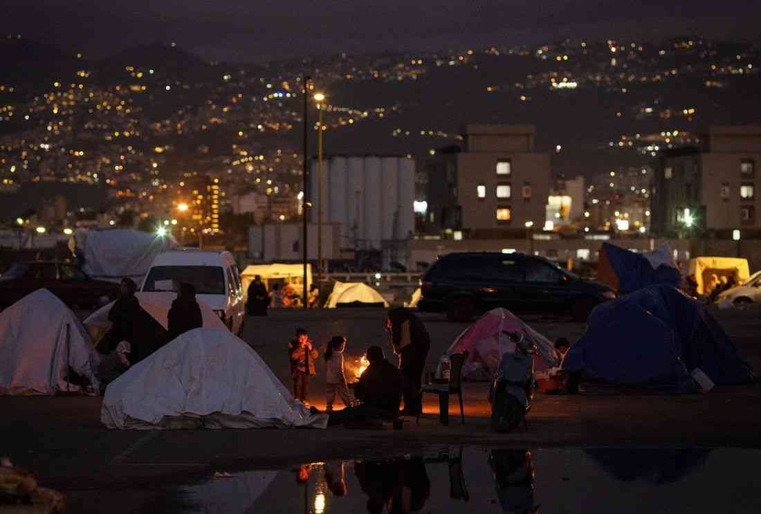 US says Iran war at decisive moment, Tehran threatens US businesses in region