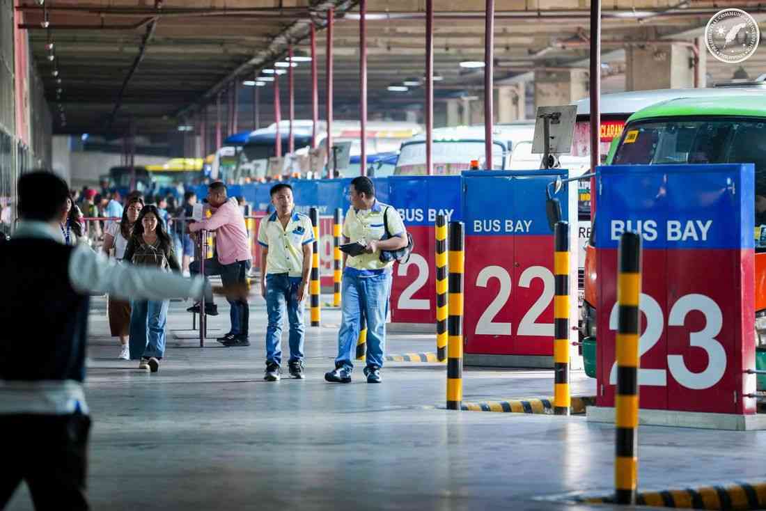 DOTr warns bus operators: Overcharging passengers may be ground for franchise suspension or revocation