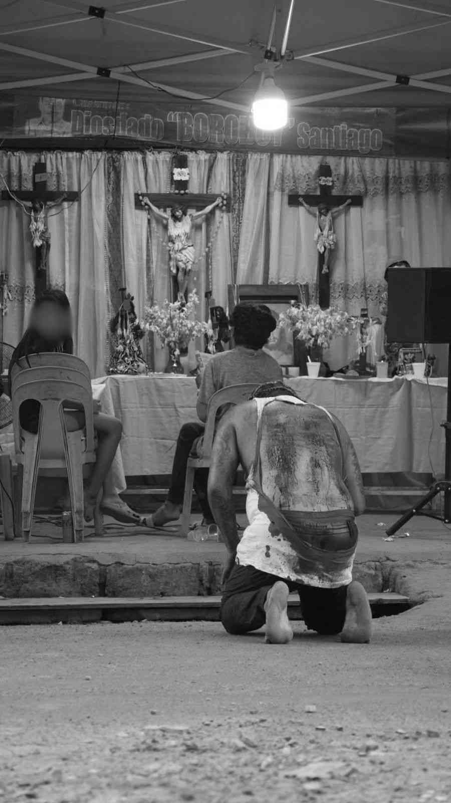 IN PHOTOS: Devotees perform penance in Tondo, Manila on Good Friday