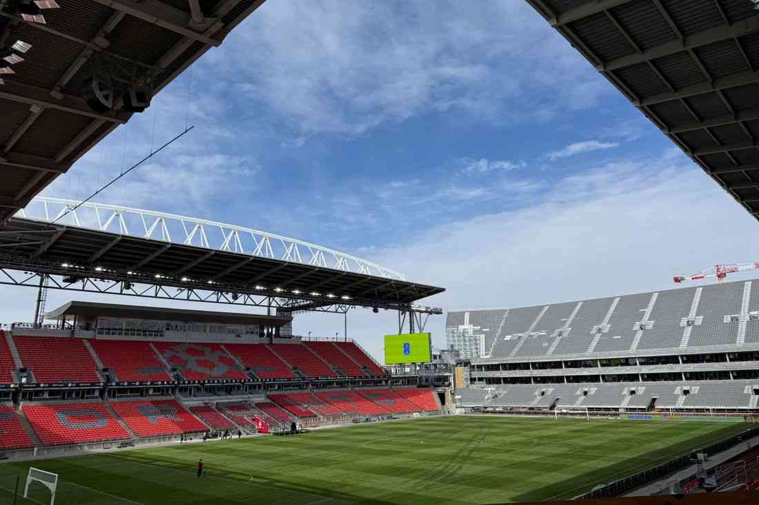 Soccer-FIFA removes Toronto World Cup resale tickets after new price cap legislation