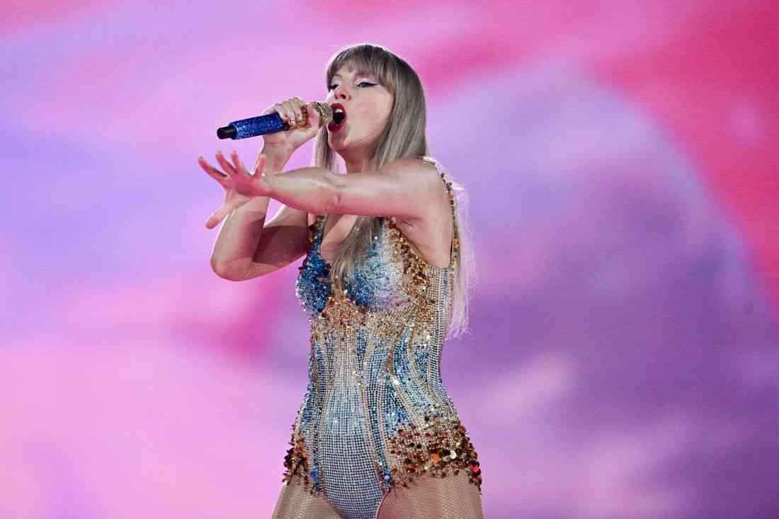 Taylor Swift tops American Music Awards nominations again