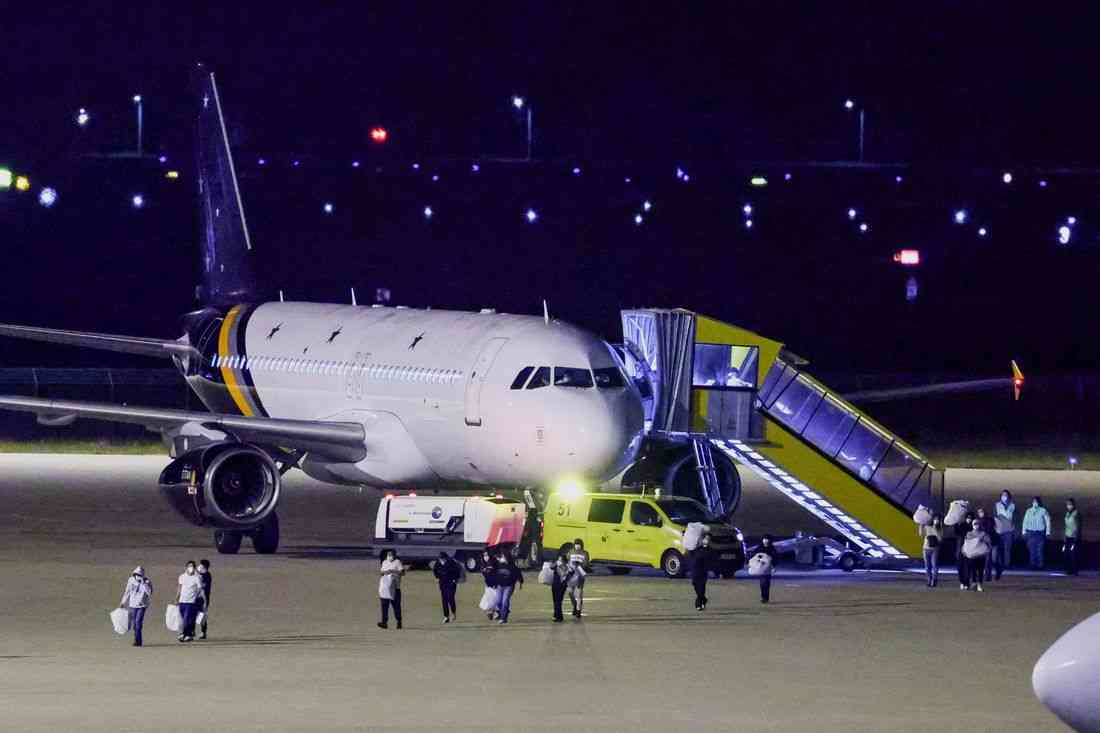 Hantavirus-hit ship sets sail for Netherlands as final passengers evacuated in Tenerife