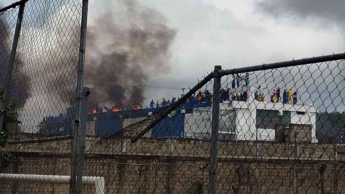 Venezuelan inmates take to prison roof to protest shootings, abuse