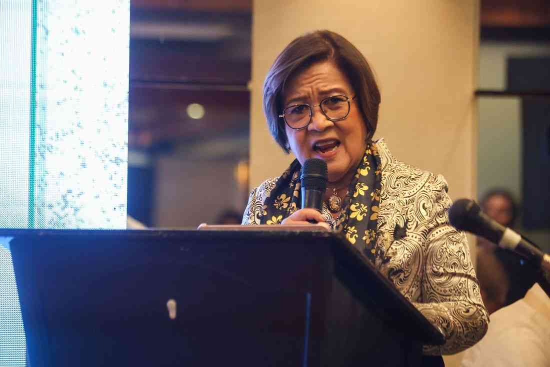 Dela Rosa should face arrest warrant to avoid further chaos, harm — De Lima