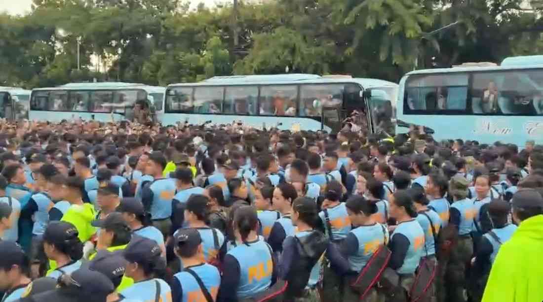 Bus blocks EDSA northbound during INC rally, injures police officer