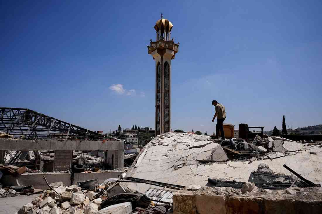 Trump criticizes Israel's tactics in Lebanon, says it is killing civilians