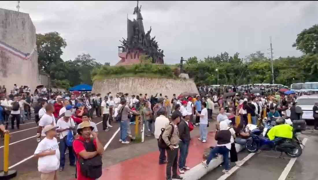 Members of INC stage pre-dawn EDSA gathering, snarl traffic in Metro Manila