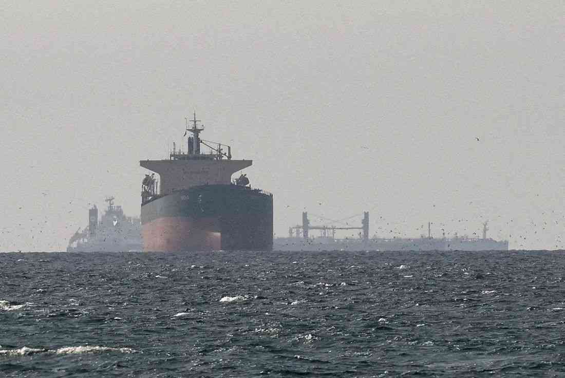 Oil slips over 4% after US, Iran reach peace deal, reopen Strait of Hormuz