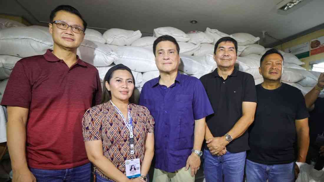 Majority bloc senators deliver aid to quake-hit areas in Mindanao