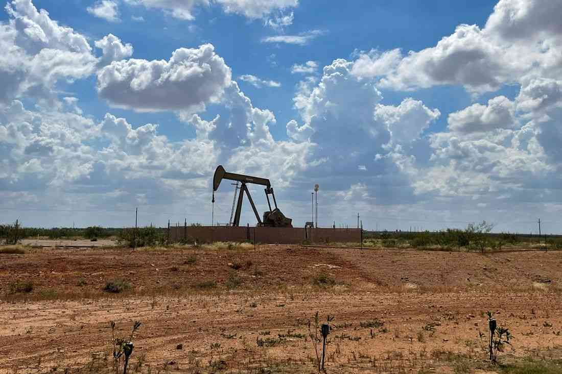 Oil prices slide over 1% as US-Iran conflict clouds Hormuz reopening