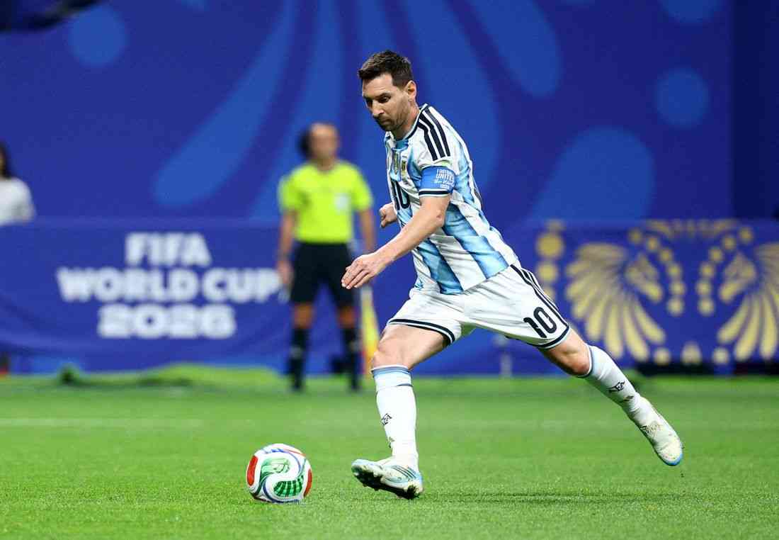 Soccer-Magic mortal Messi rescues Argentina and lives to fight another day
