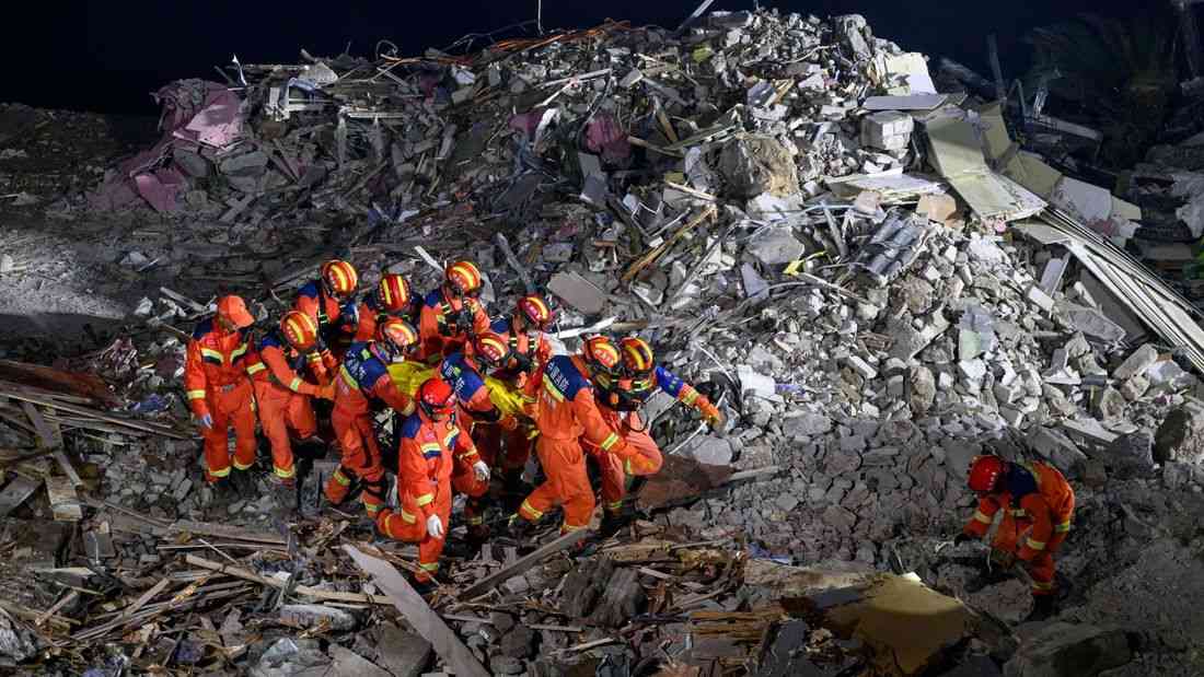 Chinese rescuers use explosives to clear boulders trapping landslide victims
